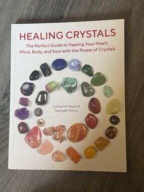 Healing Crystals by Catherine Mayet & Nathaëlh Remy - White Cover